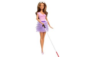Ra mắt búp bê Barbie mù đầu tiên