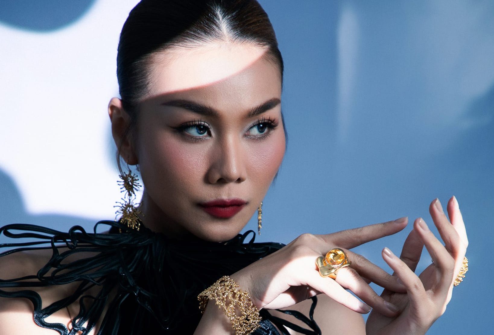 Siêu mẫu Thanh Hằng đầu tư trang phục khi ngồi ghế giám khảo Miss Universe Vietnam