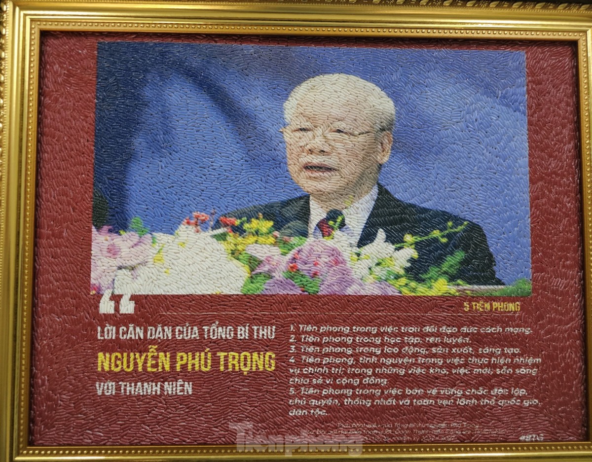 Thanh niên Cần Thơ vẽ tranh gạo tưởng nhớ Tổng Bí thư Nguyễn Phú Trọng