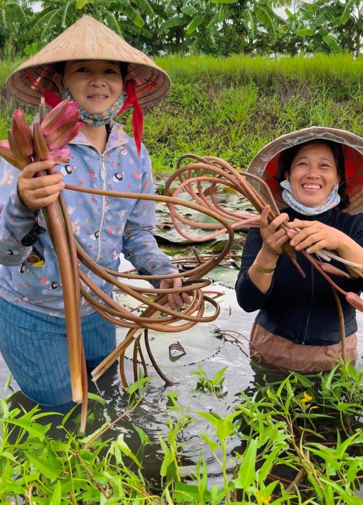 Hai nông dân miền Tây làm TikTok triệu view xem mãi không chán