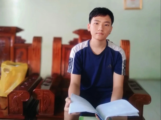 Teen 14 tuổi biết 5 thứ tiếng nhờ tự học