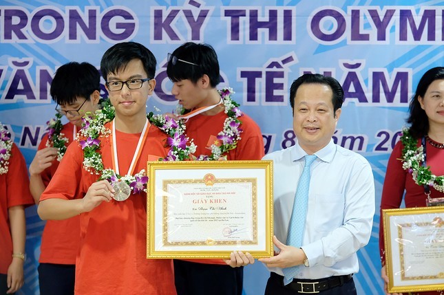 Học sinh Việt Nam giành 5 Huy chương Kỳ thi Olympic Thiên văn và Vật lý Thiên văn quốc tế 2024