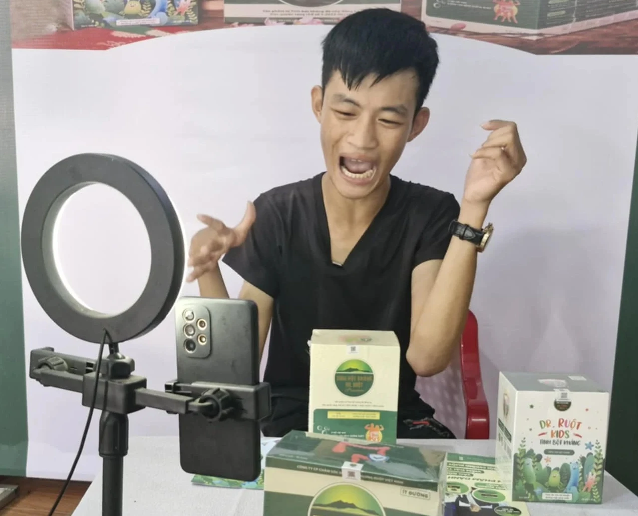 Hiếu trong một buổi livestream