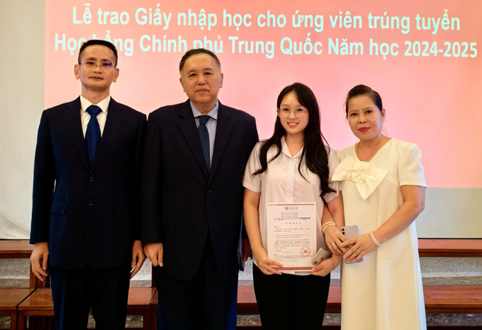 Mê phim cổ trang nữ sinh giành học bổng toàn phần đại học số một Trung Quốc