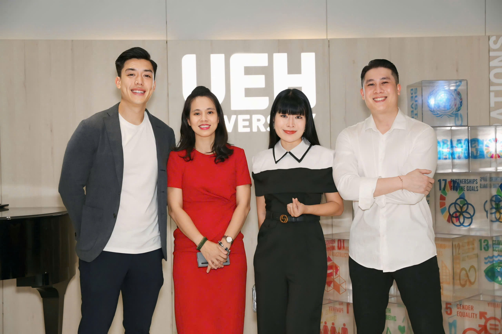 Diễn giả MC Thi Thảo cùng CEO Steven Trương, Tâm Trần truyền cảm hứng cho 1000 sinh viên UEH