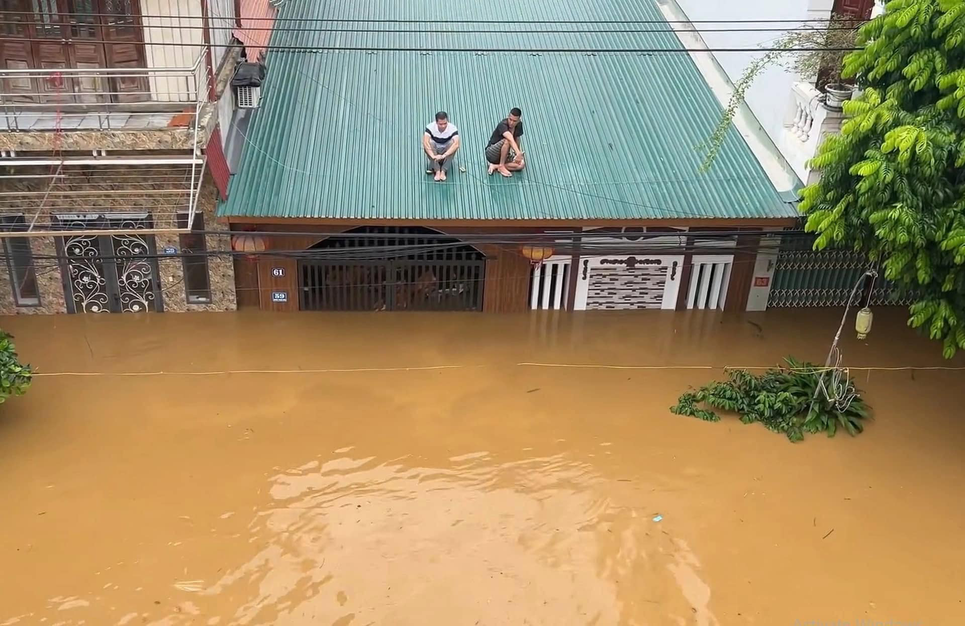 Lũ sông Hồng vượt mốc lịch sử 1968 gần 1m 