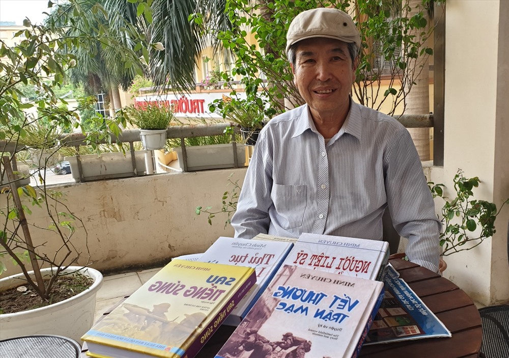 Nhà văn Minh Chuyên