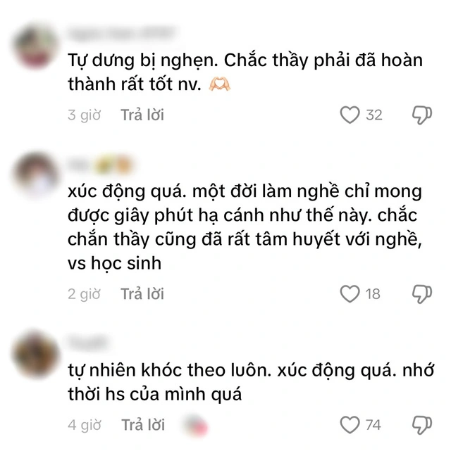 Hình ảnh xúc động teen Trường THPT Phan Chu Trinh, Đắk Lắk chia tay thầy hiệu trưởng