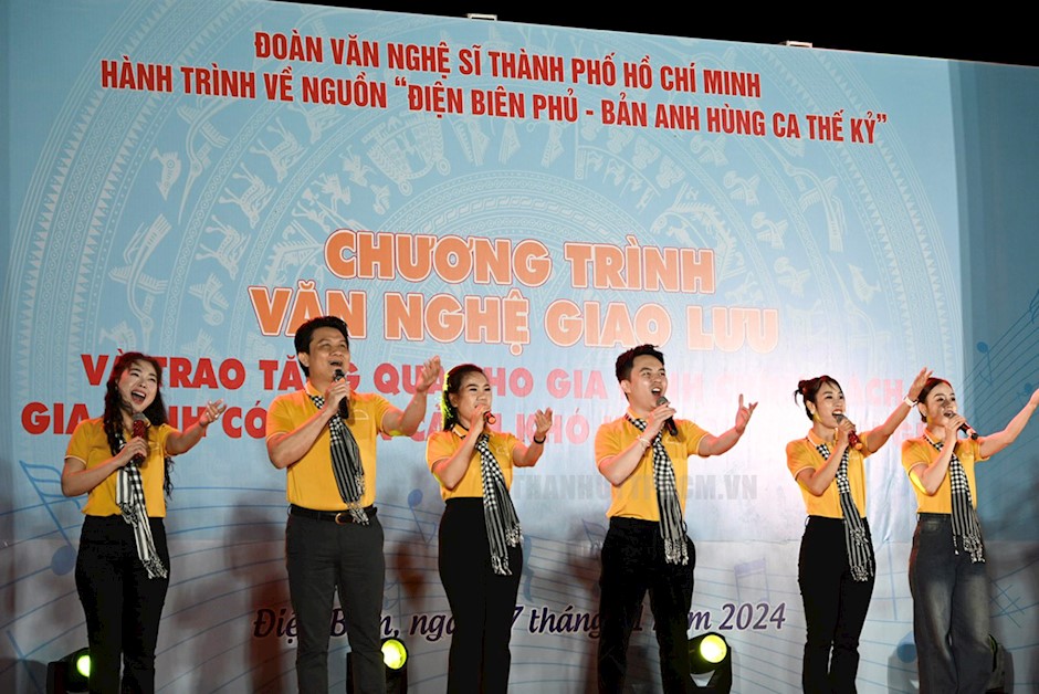 Văn nghệ sĩ TPHCM xúc động tri ân “Điện Biên Phủ - Bản hùng ca thế kỷ”