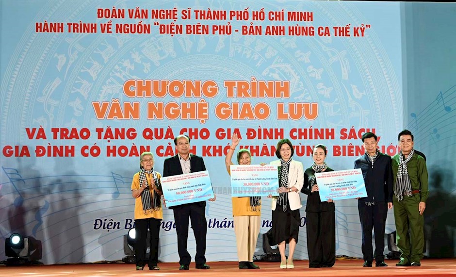 Văn nghệ sĩ TPHCM xúc động tri ân “Điện Biên Phủ - Bản hùng ca thế kỷ”