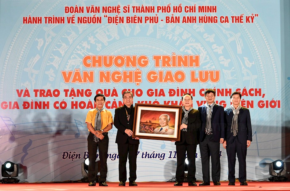 Văn nghệ sĩ TPHCM xúc động tri ân “Điện Biên Phủ - Bản hùng ca thế kỷ”