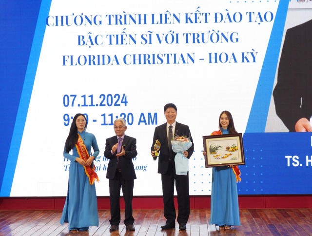 Trường ĐH Cửu Long liên kết đào tạo tiến sĩ với ĐH Florida Christian