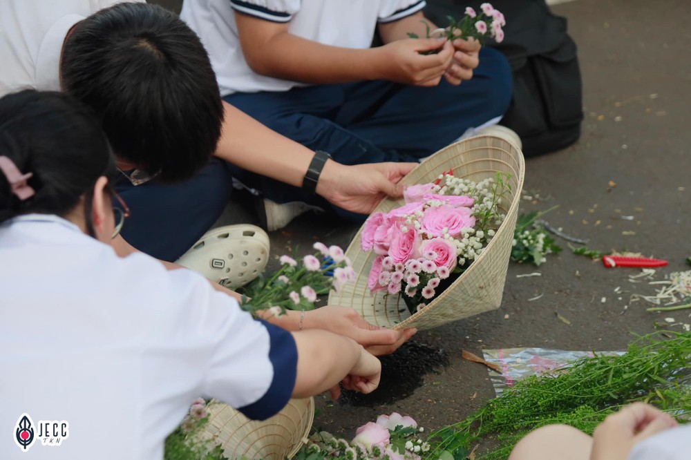  Cảm động tình cảm học trò dành tặng thầy cô nhân ngày Nhà giáo Việt Nam 20/11