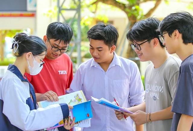 Đại học bỏ phương thức xét tuyển học bạ học sinh nói gì?