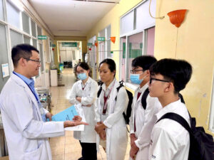 Học sinh Vinschool tham quan, trải nghiệm lĩnh vực y khoa tại Bệnh viện Lê Văn Việt