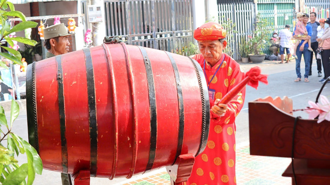 Ban Tổ chức đánh trống khai mạc Lễ hội Làm Chay