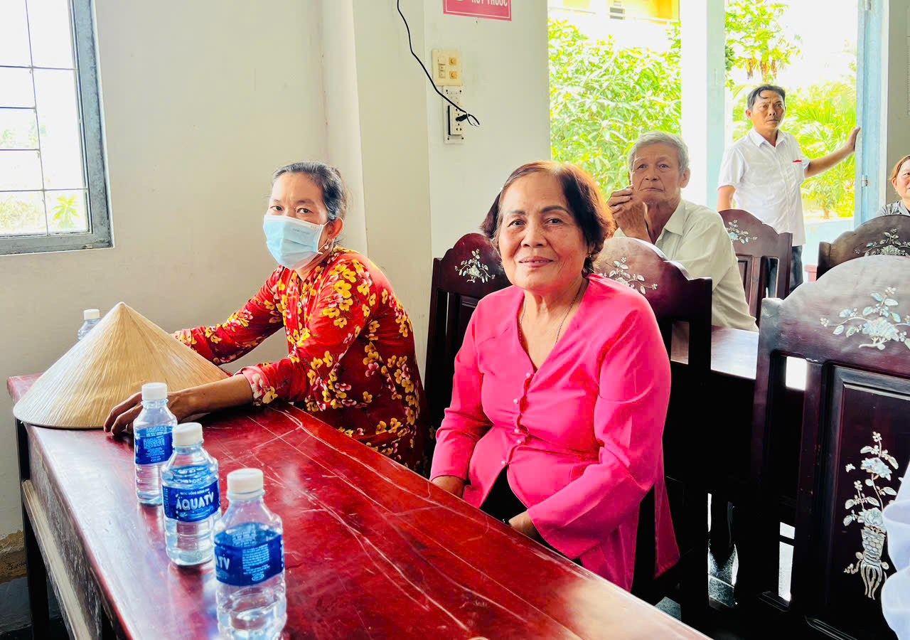 Bệnh viện Lê Văn Việt trao tặng thẻ bảo hiểm y tế cho người dân có hoàn cảnh khó khăn tại tỉnh Trà Vinh Bệnh viện Lê Văn Việt trao tặng thẻ bảo hiểm y tế cho người dân có hoàn cảnh khó khăn tại tỉnh Trà Vinh