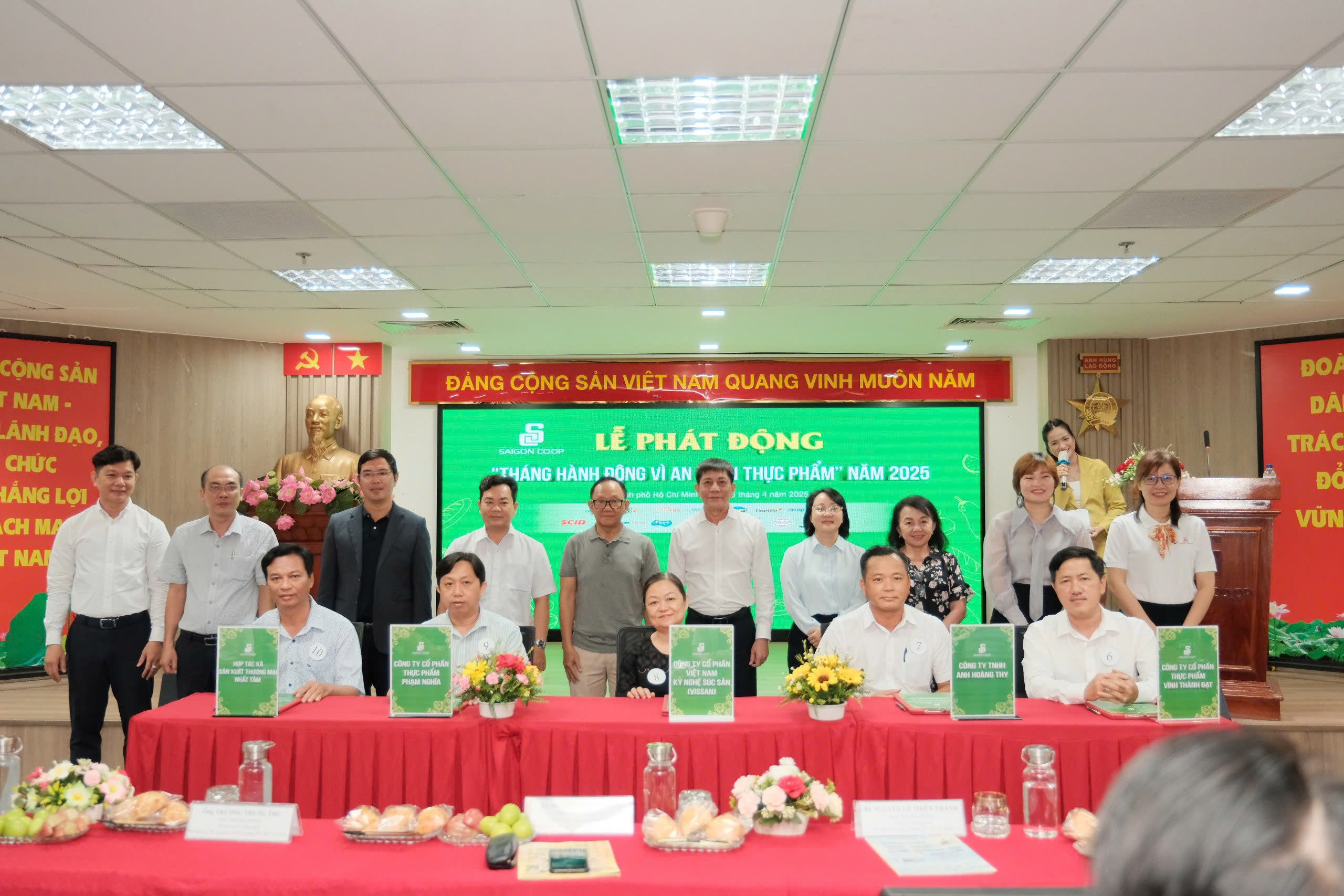 Saigon Co.op vận động các đối tác, nhà cung cấp ký cam kết tăng cường kiểm soát xuất xứ, chất lượng hàng