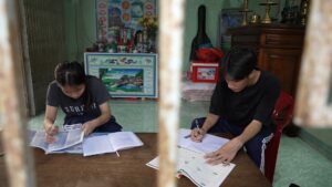 Diễn viên Quang Trung tài trợ học phí đến hết Đại học cho 7 em nhỏ khó khăn