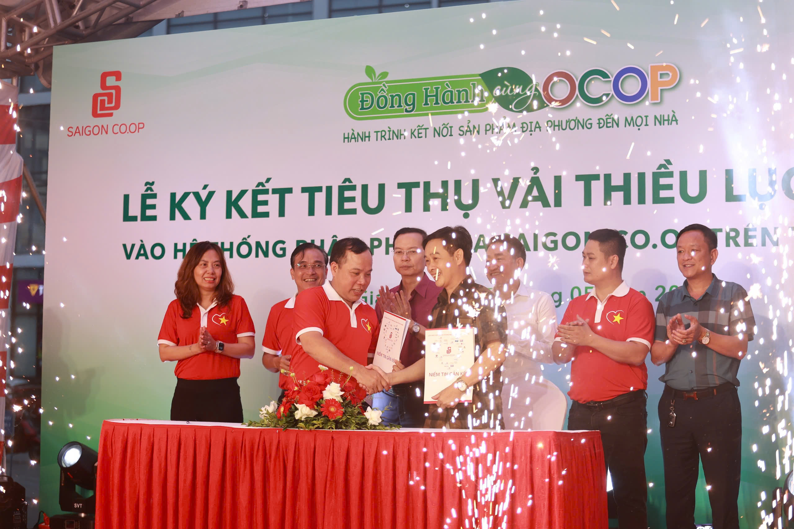Saigon Co.op đã cùng Hợp tác xã sản xuất và dịch vụ nông nghiệp Toàn Thắng Bắc Giang ký kết tiêu thụ vải thiều Lục Ngạn