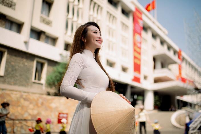Á hậu MC Thư Đình chia sẻ niềm tự hào dân tộc dịp đại lễ 30/04
