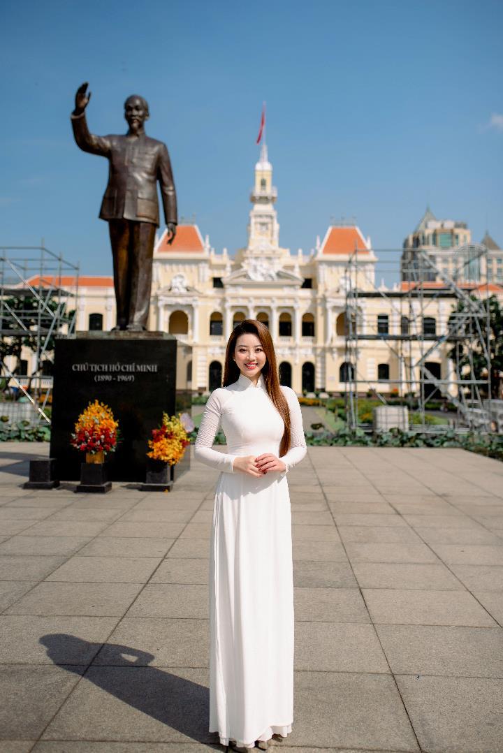 Á hậu MC Thư Đình chia sẻ niềm tự hào dân tộc dịp đại lễ 30/04