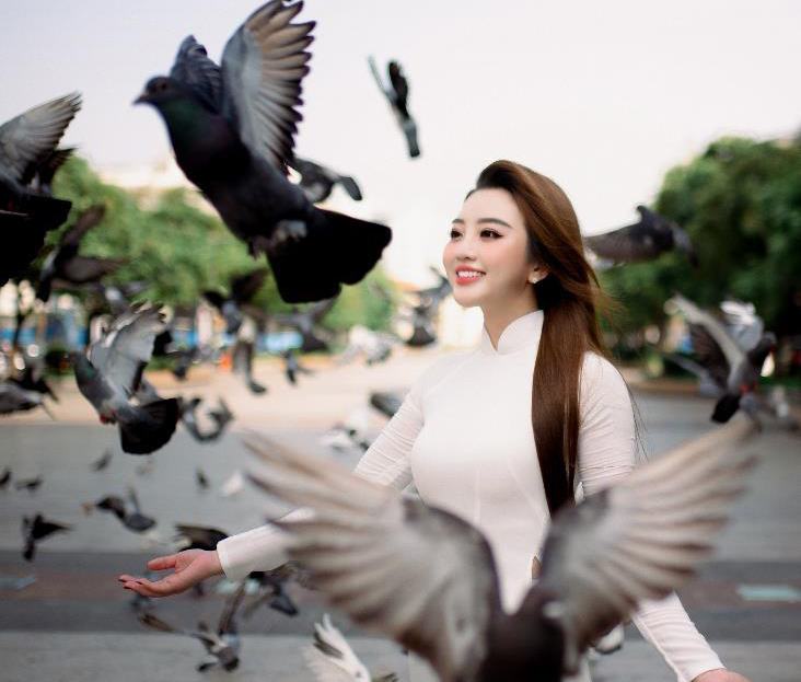 Á hậu MC Thư Đình chia sẻ niềm tự hào dân tộc dịp đại lễ 30/04