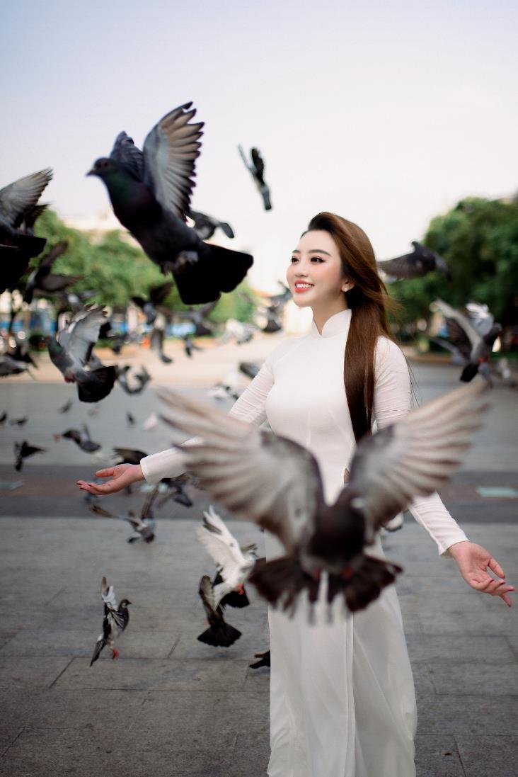 Á hậu MC Thư Đình chia sẻ niềm tự hào dân tộc dịp đại lễ 30/04