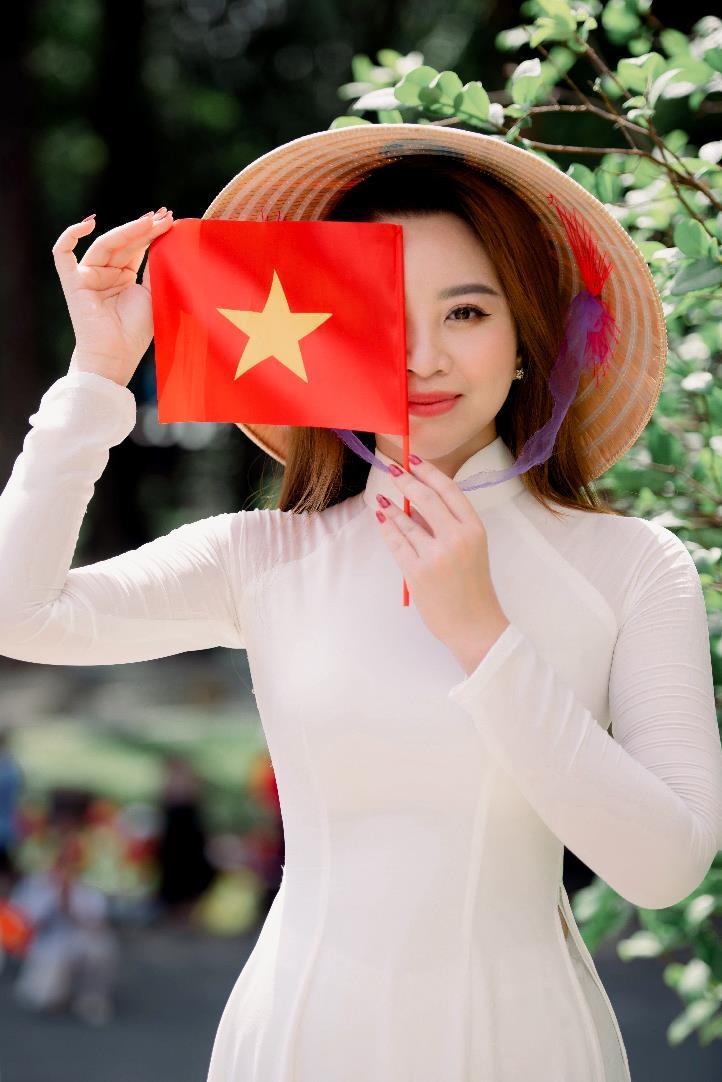 Á hậu MC Thư Đình chia sẻ niềm tự hào dân tộc dịp đại lễ 30/04