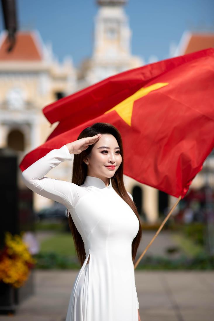 Á hậu MC Thư Đình chia sẻ niềm tự hào dân tộc dịp đại lễ 30/04