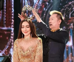 Hoa hậu Thuỳ Tiên là 'ngoại lệ' của ông Nawat khi được sử dụng chiếc vương miện thật nhiều lần nhất.