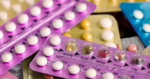 Nhóm phụ nữ nào nên cẩn trọng khi dùng thuốc tránh thai?