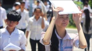 Để đảm bảo sức khỏe ôn thi, các bạn học sinh không ra ngoài trong thời tiết xấu