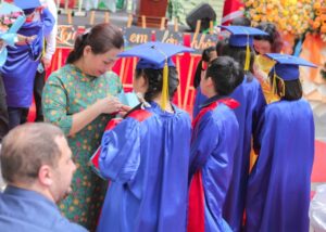 Xúc động thư cô hiệu trưởng gửi học sinh lớp 5 ngày chuyển cấp