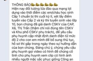 Hiện nay, đối tượng lừa đảo qua mạng lợi dụng vào thời điểm các em đang chuẩn bị thi cuối kỳ II, xét lấy điểm tuyển vào lớp 6 và thi vào lớp 10 07/05/2025 14:38google_Tiin.vn Trường Tiểu học-THCS-THPT Nam Sài Gòn (quận 7- TP HCM) vừa phát đi cảnh báo về chiêu thức lừa đảo mới nhắm đến các phụ huynh có con sắp vào lớp 6 và tuyển sinh vào lớp 10. Cụ thể, sáng 7-5, hàng loạt phụ huynh nhận được thông báo khẩn của nhà trường cảnh báo về chiêu thức lừa đảo cài đặt App 'dịch vụ công trực tuyến' nhưng thực chất là App ảo. Advertisements Ads end in 22 X Cụ thể, thông báo của Trường Tiểu học-THCS-THPT Nam Sài Gòn nêu rõ: Hiện nay, đối tượng lừa đảo qua mạng lợi dụng vào thời điểm các em/cháu học sinh cấp I chuẩn bị thi cuối kỳ II, xét lấy điểm tuyển vào cấp II và kỳ thi tuyển sinh vào lớp 10, bọn chúng đã giả danh cảnh sát khu vực của của công an phường, xã, thị trấn (thậm chí nói đúng tên cảnh sát khu vực và khu phố cảnh sát khu vực phụ trách) để yêu cầu phụ huynh cập nhật định danh điện tử mức độ 2 cho con em mình để bổ sung thủ tục, hồ sơ thi gấp trong ngày theo sự hướng dẫn của bọn chúng. Thông báo của Trường Tiểu học-THCS-THPT Nam Sài Gòn Đáng chú ý, chúng yêu cầu phụ huynh gọi video có hình để chúng cố tình cho phụ huynh xem clip có hình ảnh nhiều người mặc sắc phục giống công an đang làm việc ở trụ sở (thật ra đây là clip cắt ghép) để tạo lòng tin..., sau đó dẫn dụ phụ huynh cài đặt App 'dịch vụ công trực tuyến' (App ảo) và hướng dẫn phụ huynh tự cài đặt cho con em mình. Trong quá trình thao tác, phụ huynh vô tình cung cấp số tài khoản ngân hàng, thẻ tín dụng... và nguy hiểm nhất là phụ huynh tự chụp ảnh nhận dạng khuôn mặt mình gửi vào App ảo này thì chúng sẽ tự rút sạch tiền trong tài khoản. Đã có nhiều người mất tiền từ vài triệu đến cả trăm triệu... Đề nghị người dân khi nhận được những cuộc gọi nghi ngờ như thế thì phải gọi điện trực tiếp cho trực ban công an phường, xã, thị trấn, cảnh sát khu vực quản lý khu phố mình đang ở để xác minh, kiểm chứng lại thông tin kẻo tiền mất tật mang. Cũng trong sáng 7-5, Trường THPT Hiệp Bình (TP Thủ Đức) cũng phát đi thông báo khẩn gửi đến toàn bộ phụ huynh có con hiện đang học lớp 12 tại trường. Cụ thể, thông báo nêu: 'Trường THPT Hiệp Bình có nhận được thông tin: Phụ huynh học sinh lớp 12 có nhận được tin nhắn/cuộc gọi từ người lạ báo phụ huynh học sinh cần phải điều chỉnh thông tin đăng ký dự thi của học sinh bằng cách làm theo yêu cầu cập nhật trong đường link lạ… Sau khi đăng nhập thì bị mất tiền trong tài khoản cá nhân. Nhà trường khuyến cáo: Phụ huynh học sinh không làm theo các yêu cầu của người lạ. Mọi thông tin đều được thông báo qua các kênh chính thức của nhà trường và thông qua giáo viên chủ nhiệm đến trực tiếp phụ huynh, học sinh. Nhà trường tuyệt đối không yêu cầu phụ huynh học sinh cung cấp thông tin cá nhân qua các cuộc gọi hoặc đường link không rõ nguồn gốc. Công tác kiểm dò, ký xác nhận phiếu đăng ký dự thi được nhà trường thực hiện trực tiếp với học sinh tại trường'. Sở dĩ có thông báo này là vì, trong ngày 6-5, giáo viên chủ nhiệm lớp 12 cho biết có người lạ mạo danh nhân viên trường, thông báo về việc thông tin học sinh đăng ký dự thi tốt nghiệp THPT chưa chính xác, căn cước công dân cần cập nhật mức độ 2 để bổ sung hồ sơ, thủ tục gấp trong ngày. Sau đó người này yêu cầu phụ huynh liên hệ với một số điện thoại do đối tượng này cung cấp, giới thiệu liên hệ của công an phường để hỗ trợ phụ huynh điều chỉnh, cập nhật... Có phụ huynh vì lo lắng cho con nên đã làm theo yêu cầu của đối tượng mạo danh, gọi vào số điện thoại được cung cấp. Ngay sau khi gọi vào số điện thoại này thì có một đối tượng khác, tự xưng là công an phường và hướng dẫn phụ huynh cài đặt căn cước công dân mức độ 2 cho con bằng cách cập nhật vào đường link lạ do đối tượng này cung cấp. Khi phụ huynh nhấn vào đường link này thì tiếp tục được yêu cầu quét khuôn mặt. Ngay sau khi phụ huynh thực hiện việc quét khuôn mặt, số tiền trong tài khoản ngân hàng của phụ huynh bị trừ hết sạch. Lúc đó thì phụ huynh mới biết rằng mình đã bị lừa.