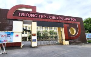 Một trường trung học phổ thông có 46 học sinh được kết nạp Đảng