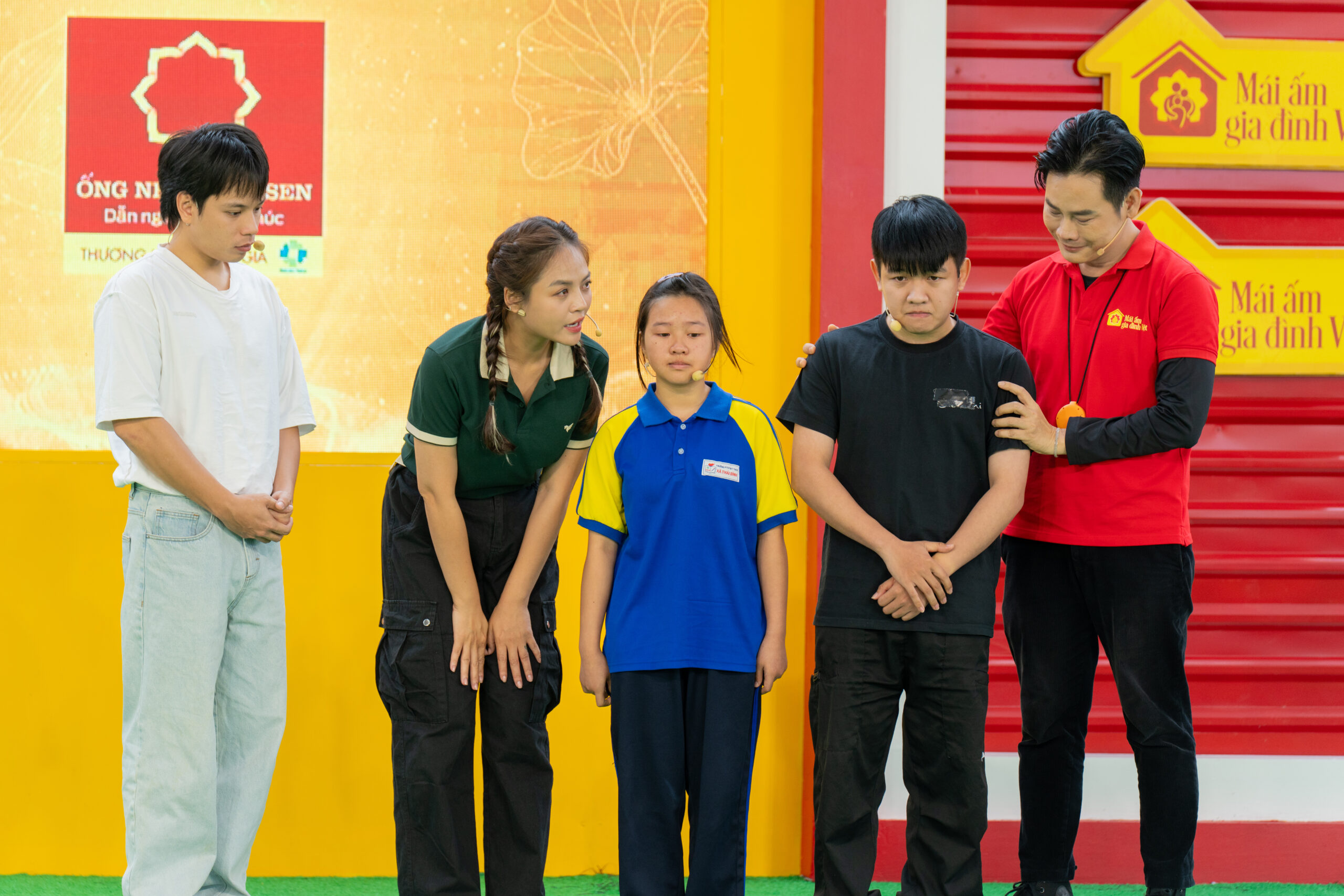 Xót xa 2 anh em người Tày sống nương tựa nhau khi cha mẹ lần lượt qua đời