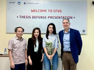 Ngọc Ánh trong buổi bảo vệ khóa luận chương trình thạc sĩ Marketing, Bán hàng và Dịch vụ, tháng 4/2024. Ảnh: Nhân vật cung cấp