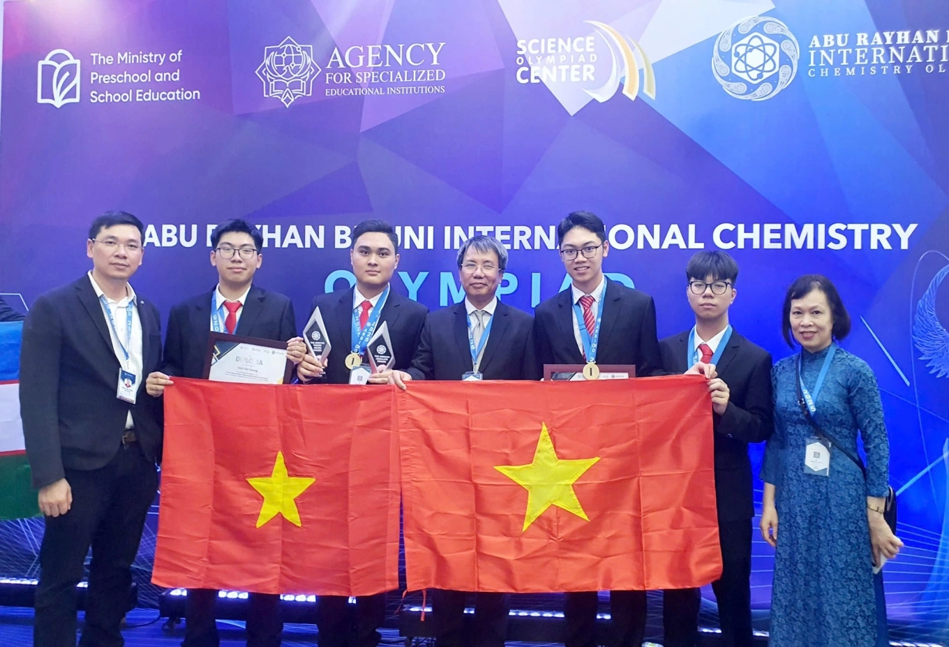 Đoàn học sinh Việt Nam tại Olympic Hóa học quốc tế Abu Rayhan-Biruni 2025. Ảnh: HUST