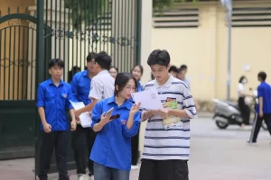Đề thi môn Văn vào lớp 10 tại Hà Nội: Câu nghị luận bàn về "niềm vui tuổi học trò"