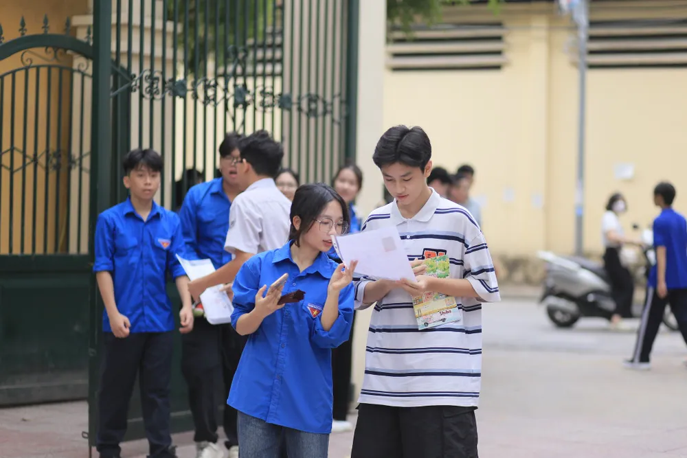 Đề thi môn Văn vào lớp 10 tại Hà Nội: Câu nghị luận bàn về "niềm vui tuổi học trò"