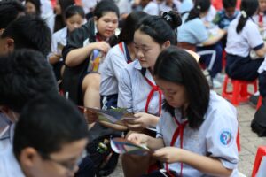 Học sinh tham dự ngày hội tư vấn tuyển sinh lớp 10 do Báo Người Lao Động tổ chức. Ảnh: NLĐO