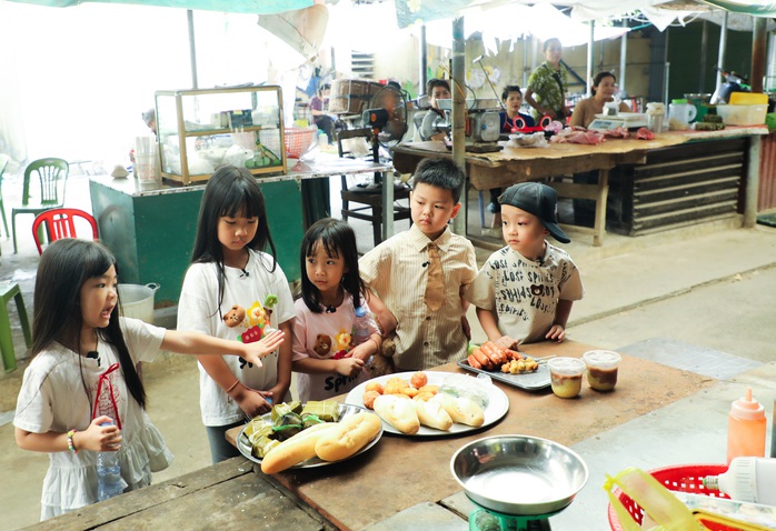 Diễn viên Duy Hưng dạy con phải "cho roi cho vọt"