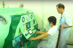 Theo bác sĩ Nguyễn Kim Phong, oxy cao áp giúp phục hồi nét tươi trẻ cho làn da một cách tích cực