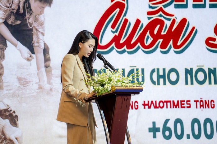 Hoa hậu Bùi Quỳnh Hoa đồng hành cùng dự án Một triệu cuốn sách làm giàu cho nông dân Việt Nam