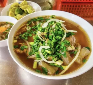 Phở Hoàng nhiều năm liên tục được Michelin vinh danh trong hạng mục Bib Gourmand. ẢNH: MICHELIN GUIDE Phở Hoàng nhiều năm liên tục được Michelin vinh danh trong hạng mục Bib Gourmand. ẢNH: MICHELIN GUIDE