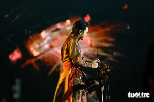 Khoảnh khắc Soobin gảy đàn