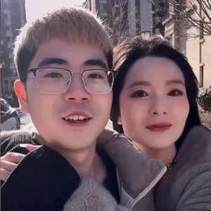 Cặp đôi chênh lệch 15 tuổi (Ảnh: 163).