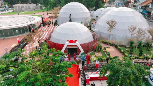 Không gian TỎA vào buổi sáng.