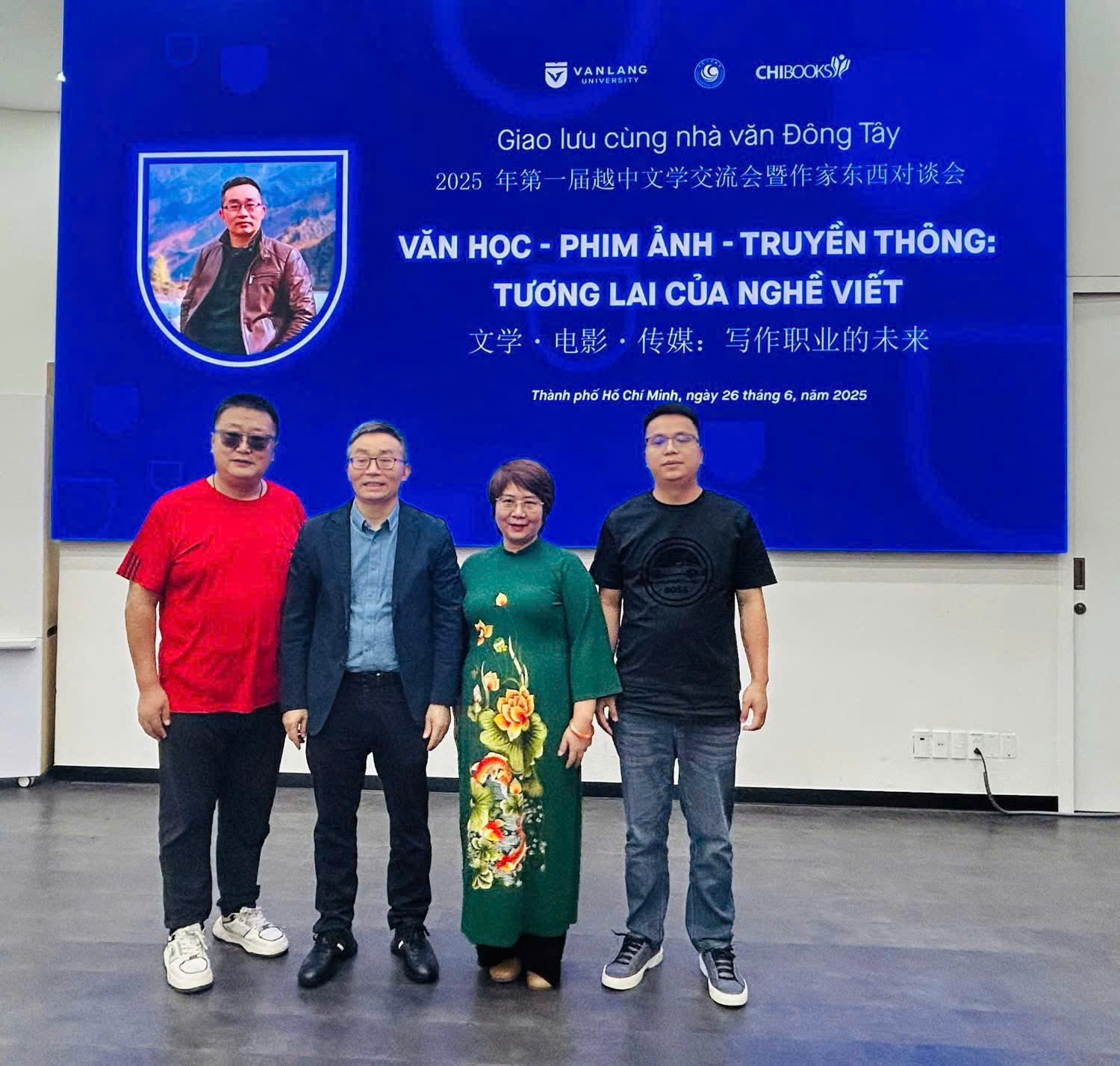 Giao lưu văn học Việt-Trung lần thứ nhất - Đối thoại với nhà văn Đông Tây